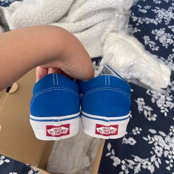 BRAND NEW VANS - Picture 4 of 5